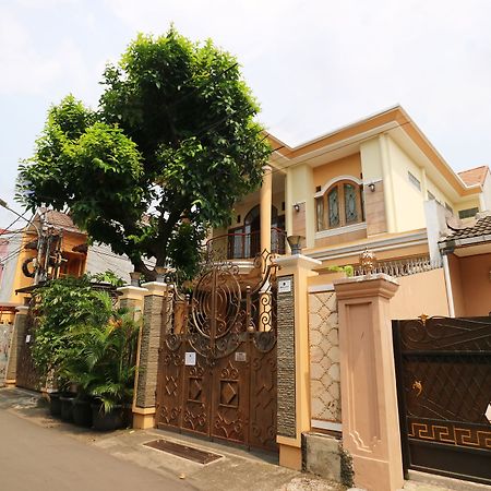 Maharani Guesthouse Tebet Syariah Jakarta Bagian luar foto