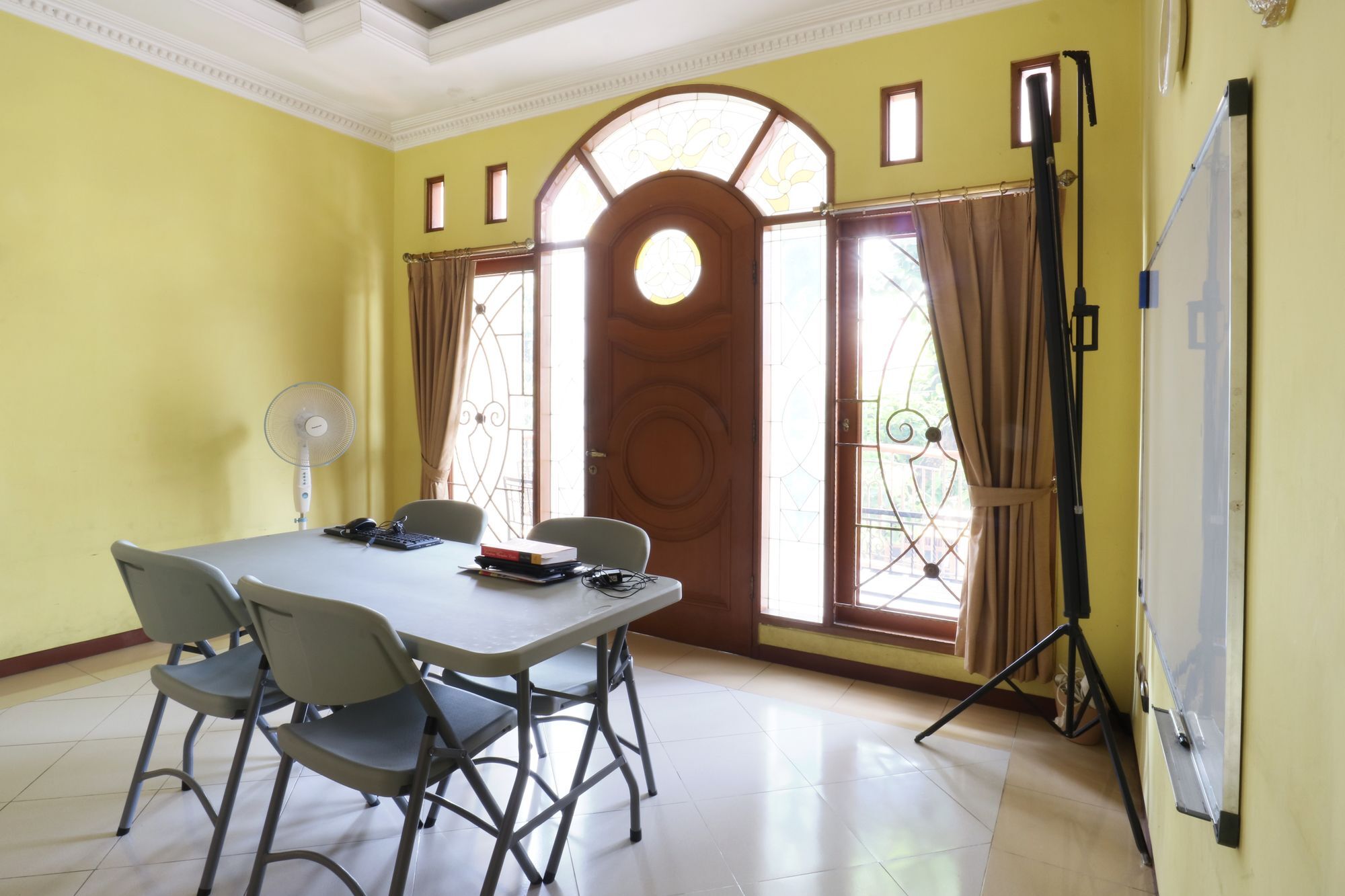 Maharani Guesthouse Tebet Syariah Jakarta Bagian luar foto